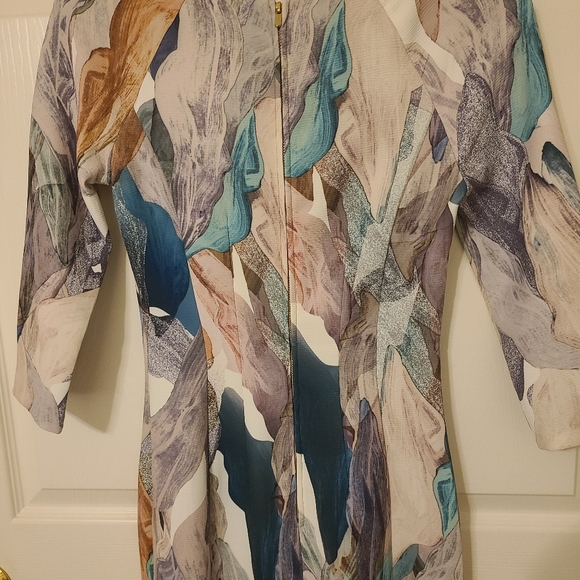 Colorful Patterned Fitted Dress - Picture 14 of 15